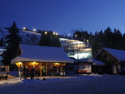 večerná lyžovačka v lokalite Paseky